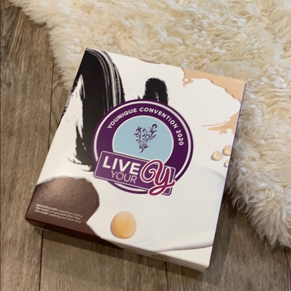 Younique 2020 Convention box
